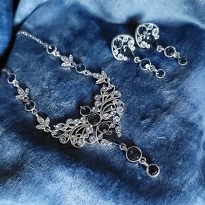 NEW Navy Bkue Crystal Necklace & Earring Set